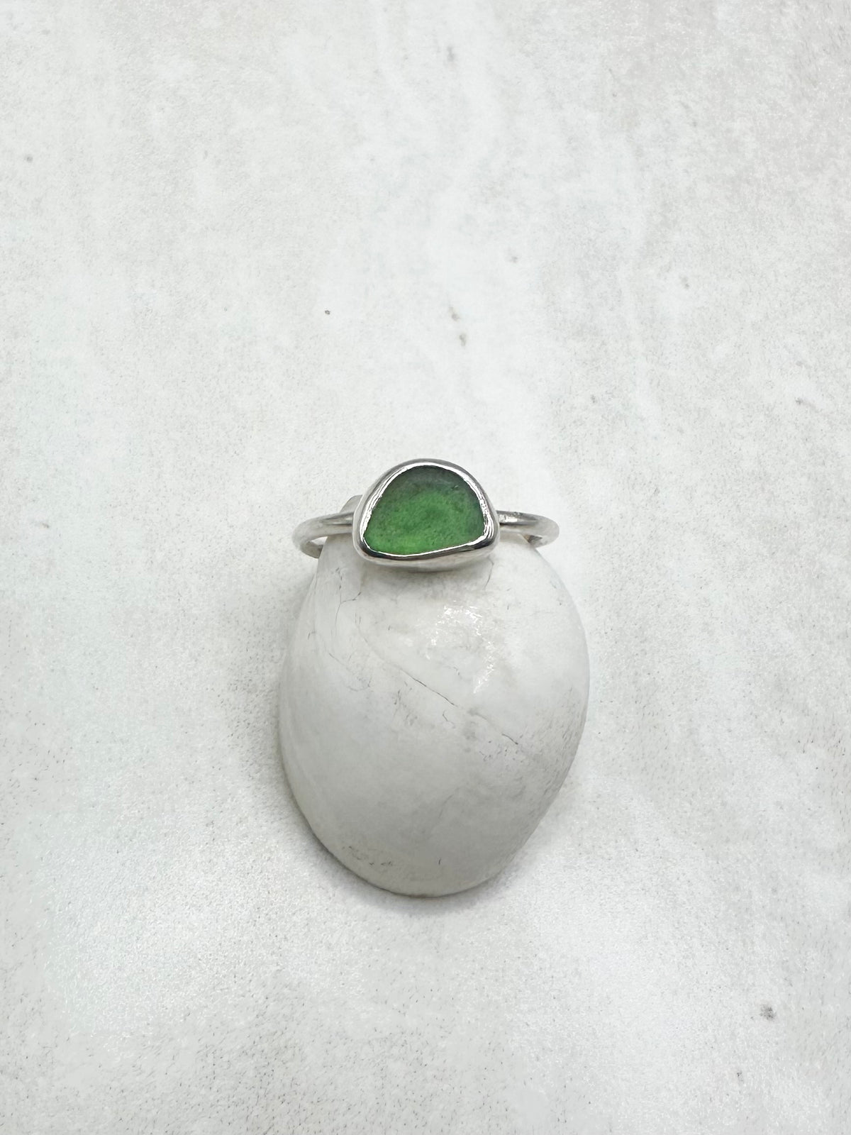 Green Seaglass Ring Silver - M