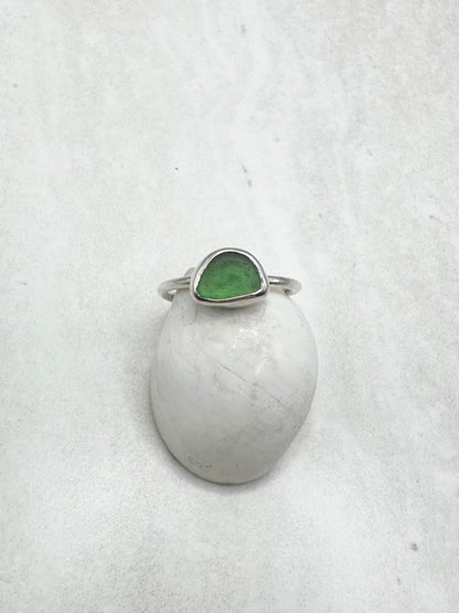 Green Seaglass Ring Silver - M