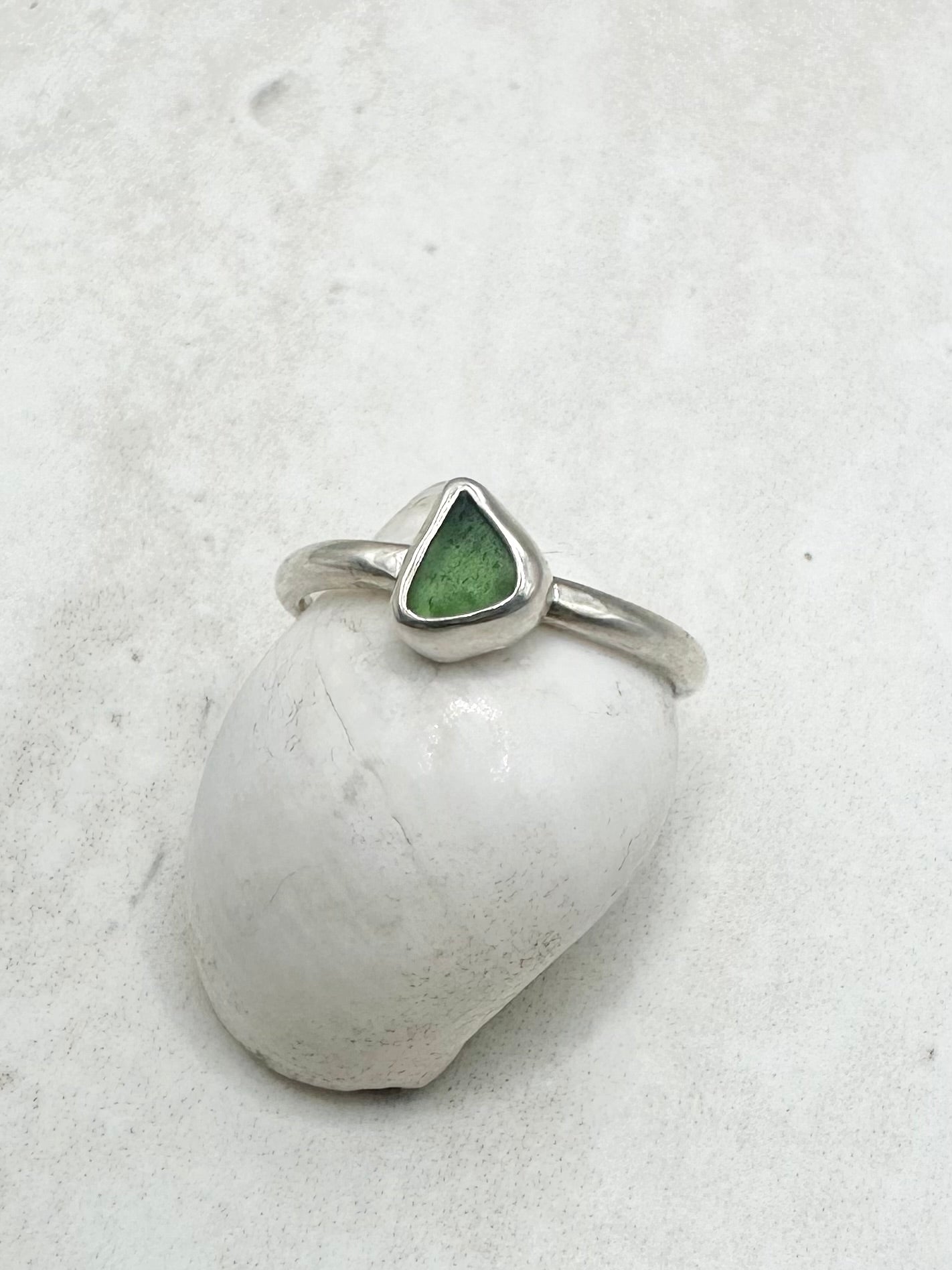 Green Seaglass Ring Silver - Q